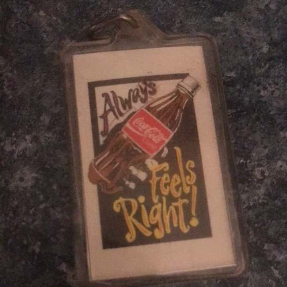 Coca-Cola Keychain Always Feels Right Advertising Logo Plastic Vintage 80s - Picture 3 of 4